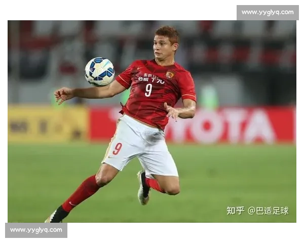 女球迷喊 “挡着我了”!小熊艾克森成进球 “障碍物”? 女球迷喊 “挡着我了”!小熊艾克森成进球 “障碍物”?